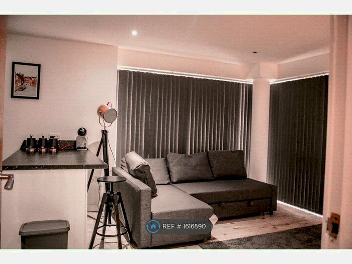 1 Bedroom Flat To Rent In Canal Wharf, Birmingham, B1