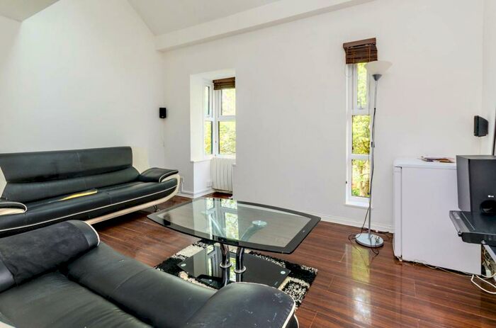 1 Bedroom Flat To Rent In Veryan, Goldsworth Park, Woking, GU21