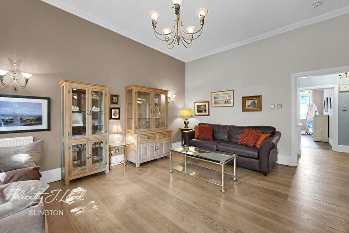 2 Bedroom Flat For Sale In Irving Mews, London, N1