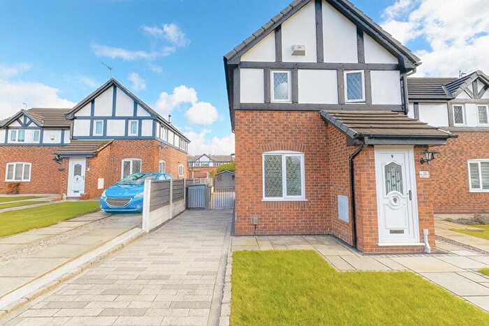 3 Bedroom Semi Detached House For Sale In Clitheroe Close, Heywood, OL10