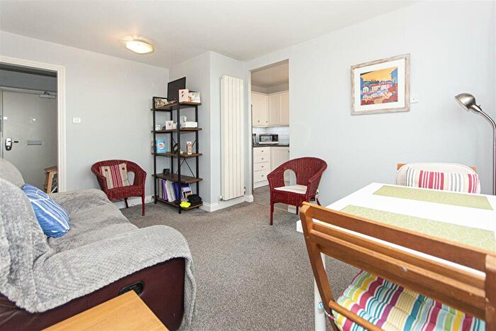 1 Bedroom Flat To Rent In Yelverton Road, Battersea, SW11