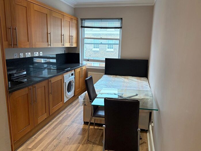 Studio To Rent In Upper Berkeley Street, Marylebone, W1H