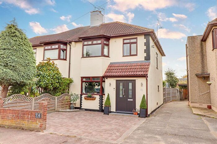 3 Bedroom Semi Detached House For Sale In Lympstone Close, Westcliff-On-Sea, SS0