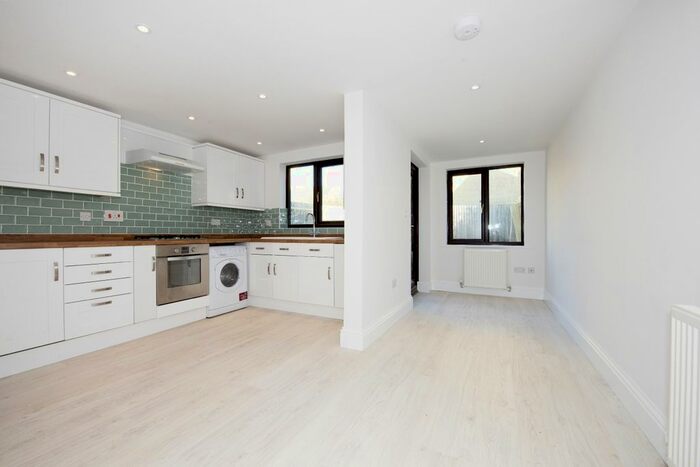 3 Bedroom End Of Terrace House To Rent In Cotswold Meadow, Curbridge, Witney, OX28