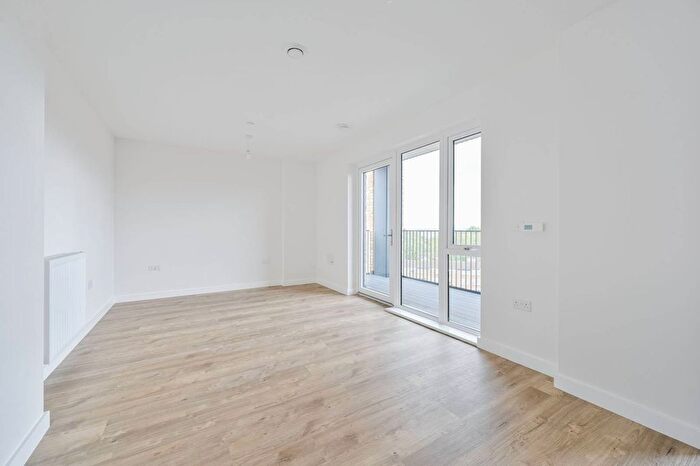 3 Bedroom Flat To Rent In Davies House, Do, Woolwich, London, SE28