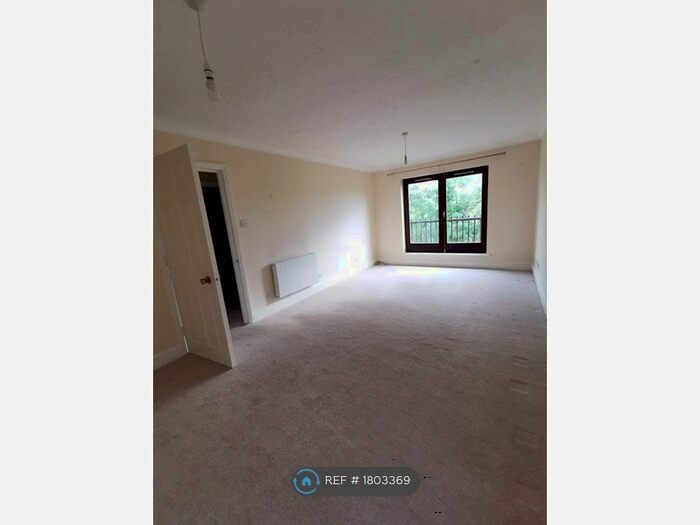 2 Bedroom Flat To Rent In St. Mildreds Place, Canterbury, CT1