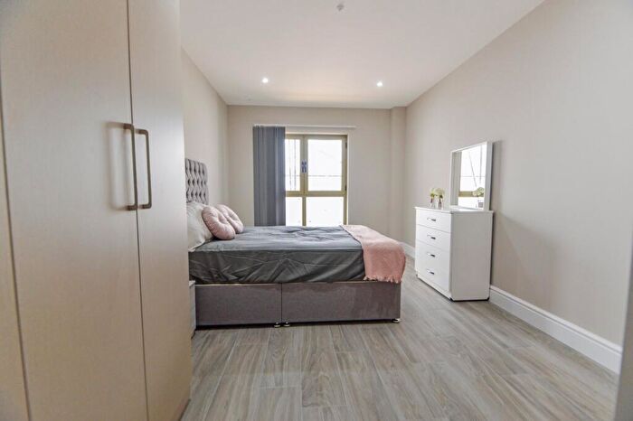 2 Bedroom Apartment To Rent In Station Road, Langley, Slough, Berkshire, SL3