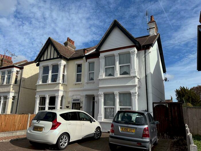 2 Bedroom Flat To Rent In Bellevue Road, Southend-On-Sea, SS1