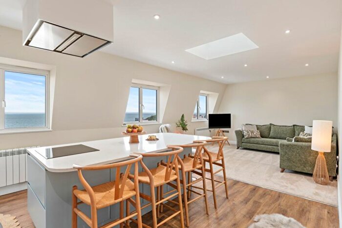 2 Bedroom Apartment For Sale In Tenby, SA70