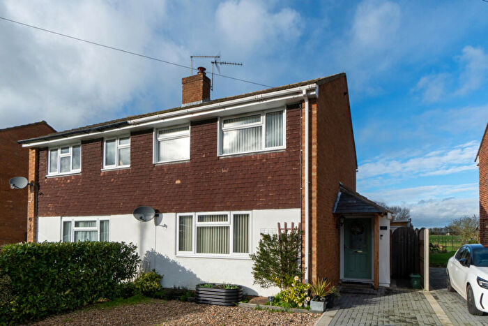 3 Bedroom Semi Detached House For Sale In St. Marys Close, Panfield, Braintree, Essex, CM7