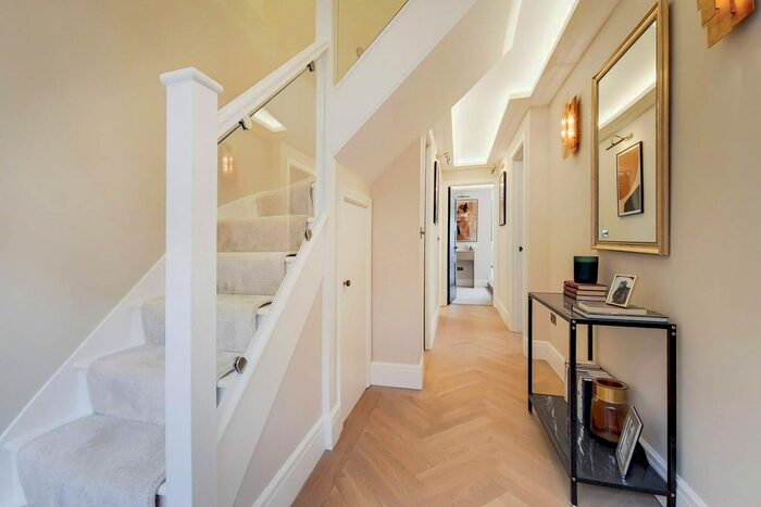 3 Bedroom Maisonette For Sale In Cavaye Place, South Kensington, London, SW10