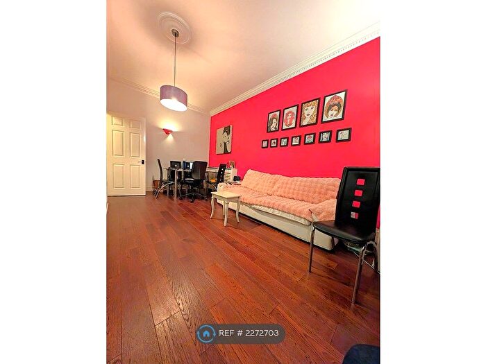 2 Bedroom Flat To Rent In Rotary House, Croydon, CR0