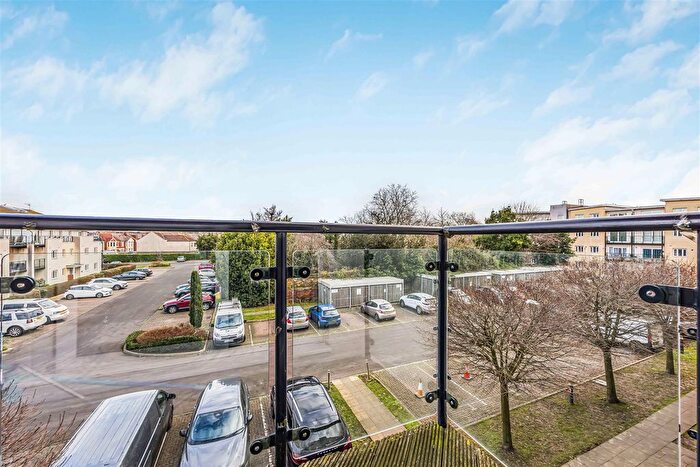 2 Bedroom Flat For Sale In Gisors Road, Southsea, PO4