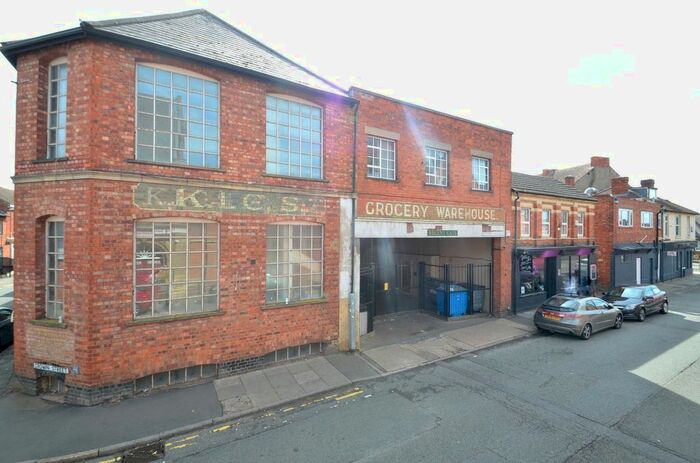 2 Bedroom Flat To Rent In Kings Walk Crown Street, Kettering, Northamptonshire, NN16
