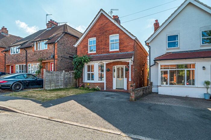 2 Bedroom Detached House For Sale In New Road, Haslemere, West Sussex, GU27