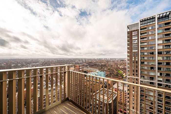 2 Bedroom Flat To Rent In Hewson Way, Elephant And Castle, London, SE17