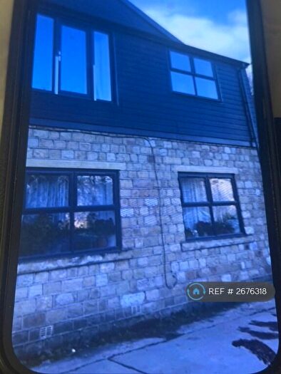 3 Bedroom Terraced House To Rent In Manchester Road, Huddersfield, HD4