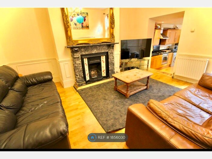 6 Bedroom Terraced House To Rent In Shortridge Terrace, Newcastle Upon Tyne, NE2