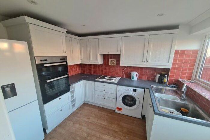 3 Bedroom Semi-Detached House To Rent In Onslow Crescent, Colchester, CO2