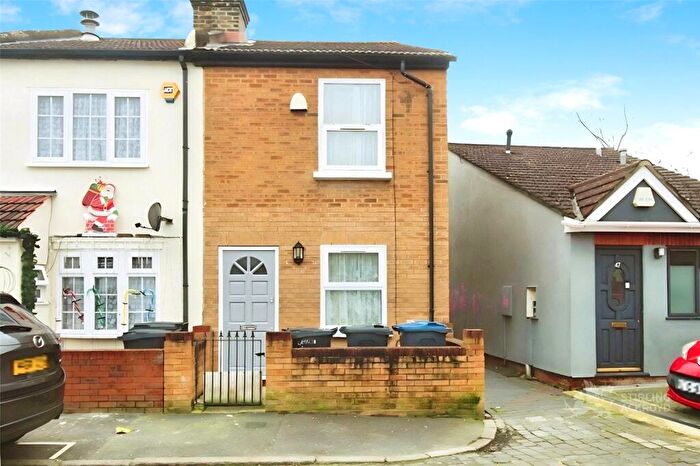 2 Bedroom End Of Terrace House To Rent In Lambeth Road, Croydon, CR0