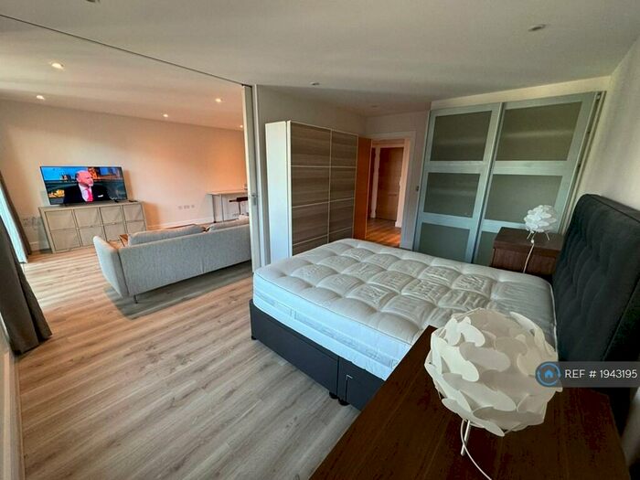 1 Bedroom Flat To Rent In Howard Building, London, SW11