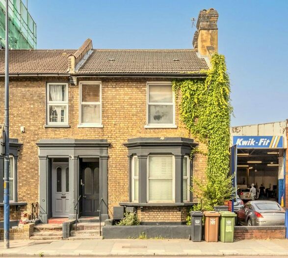 2 Bedroom Flat To Rent In Lee High Road, London, SE13