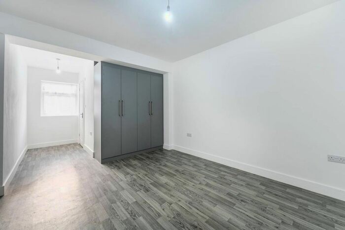 Studio To Rent In Headstone Gardens, Harrow, HA2