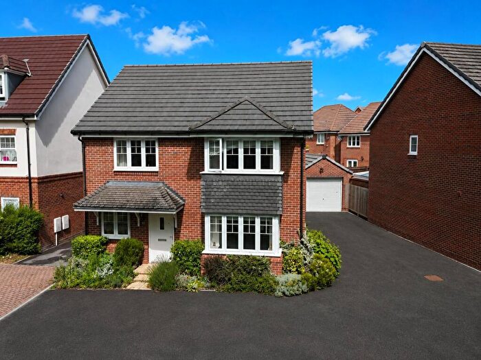 4 Bedroom Detached House For Sale In Lailey Path, Shinfield, RG2