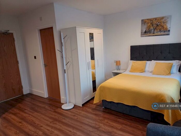 1 Bedroom Flat To Rent In Chapel St, Stafford, ST16