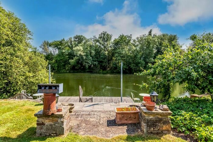 4 Bedroom Detached House To Rent In Temple Gardens, Staines, TW18