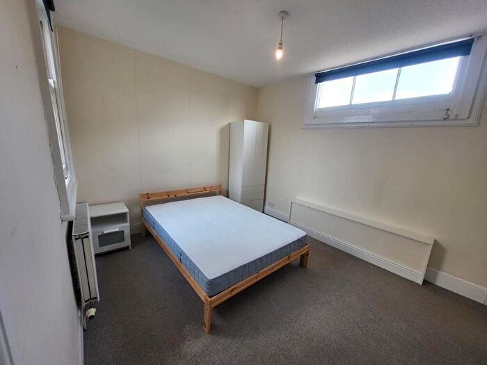 1 Bedroom Property To Rent In High Street, High Street, GL50