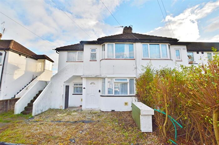 1 Bedroom Maisonette For Sale In Wiltshire Avenue, Slough, SL2