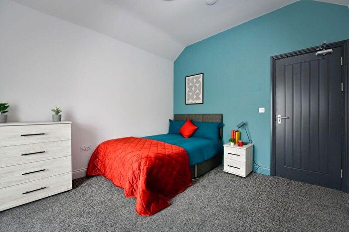 6 Bedroom Terraced House To Rent In Cwrt Sart, Llansawel, SA11