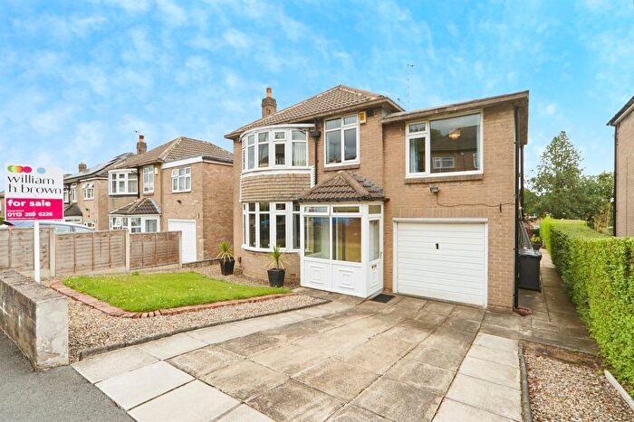 4 Bedroom Detached House For Sale In Sandhill Mount, Leeds, LS17