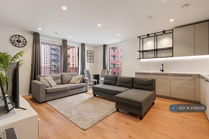 2 Bedroom Flat To Rent In Iris House, London, E14