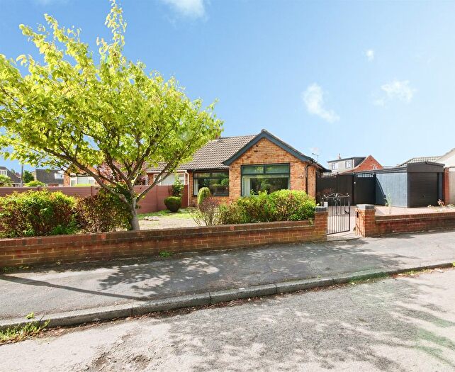 2 Bedroom Semi-detached Bungalow For Sale In Elmpark Vale, York, YO31