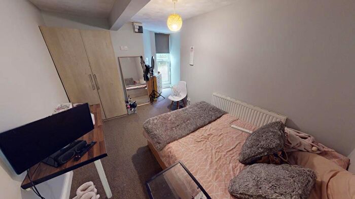 2 Bedroom House To Rent In B B Saint Michael's Road, Leeds, LS6