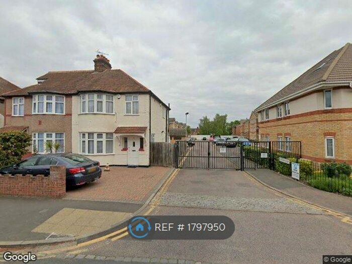 2 Bedroom Flat To Rent In Dominion Close, Hounslow, TW3