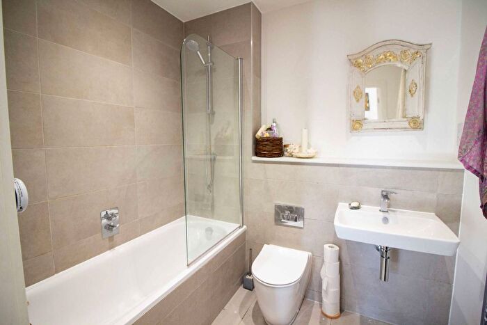 2 Bedroom Flat For Sale In Caxton Road, Frome, BA11