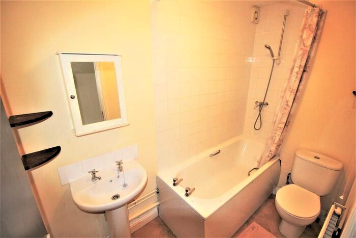 1 Bedroom Flat To Rent In Albert Road, Southsea, PO5