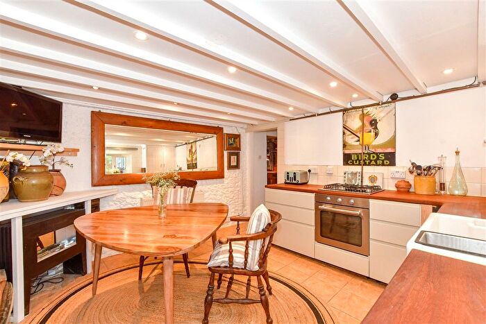 3 Bedroom Detached House For Sale In Albion Road, Selsey, Chichester, West Sussex, PO20