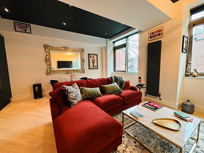 1 Bedroom Flat For Sale In High Road, London, N20