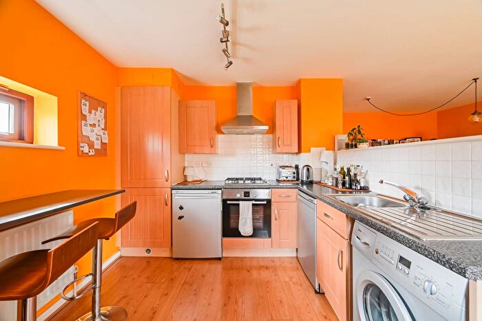 1 Bedroom Flat For Sale In Eden Way, Bow, London, E3