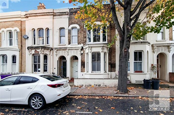 2 Bedroom Flat To Rent In Antill Road, Bow, London, E3