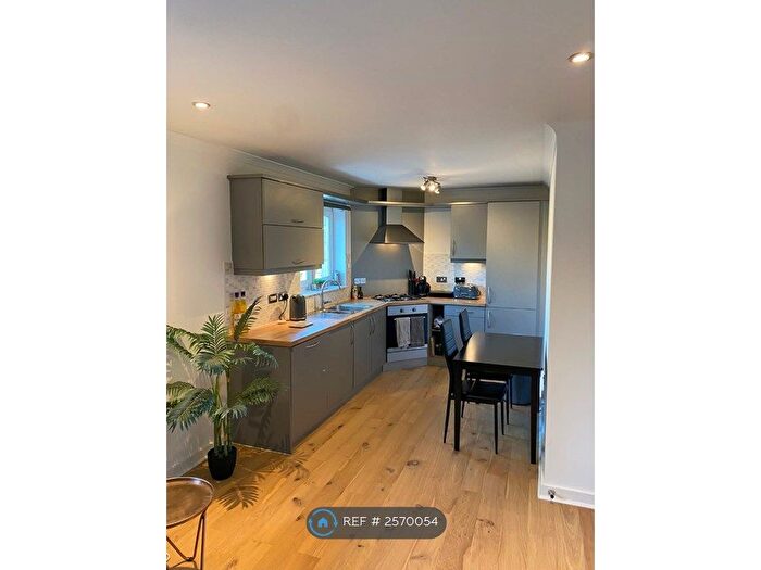 2 Bedroom Flat To Rent In Bellsmeadow Road, Falkirk, FK1