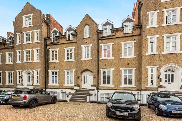 2 Bedroom Apartment To Rent In Upton Park, Slough, SL1