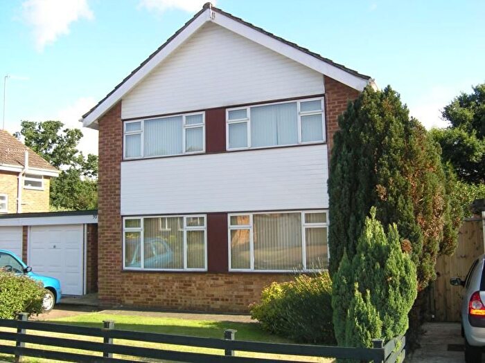 3 Bedroom Property To Rent In Great Oaks Park, Burpham, Guildford, GU4