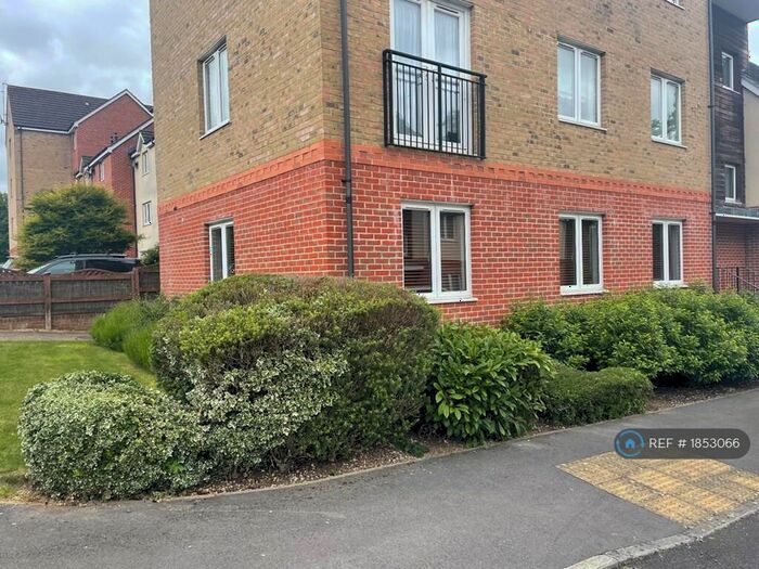 2 Bedroom Flat To Rent In Skippetts Gardens, Basingstoke, RG21