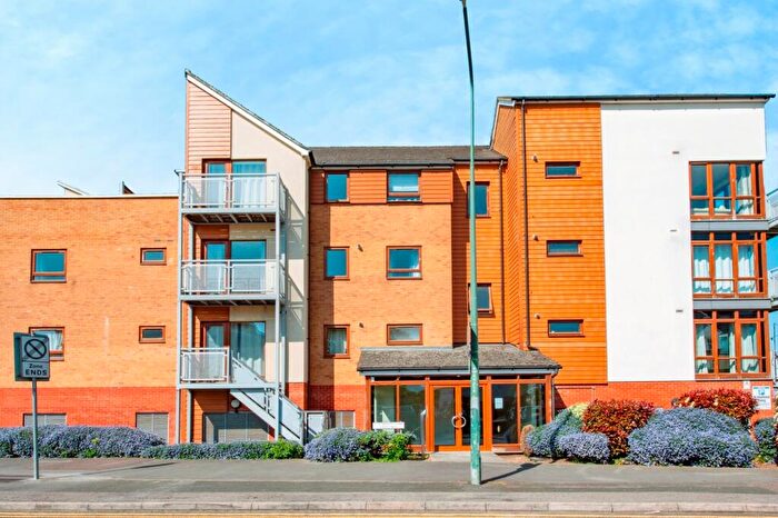 2 Bedroom Flat For Sale In Evelyn Walk, Greenhithe, Kent, DA9