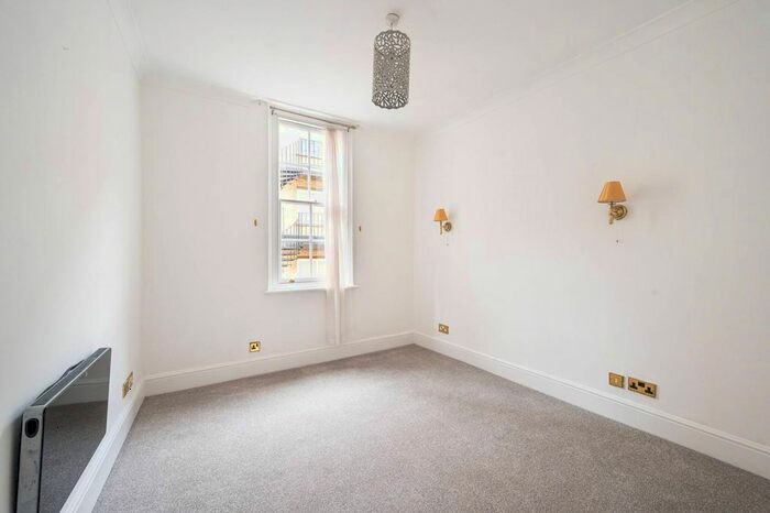 2 Bedroom Flat To Rent In Clarges Street, Mayfair, London, W1J